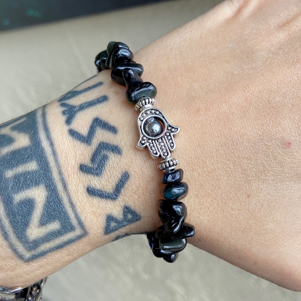 Onyx gemstones chips hamsa hand charm bracelet - Picture 7 of 10